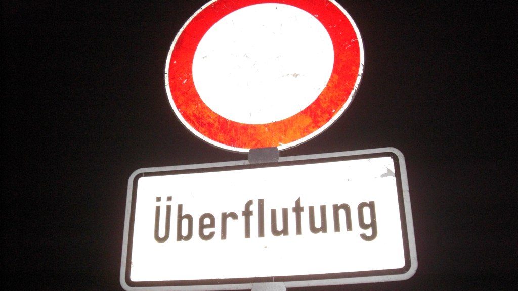 Warnschild Überflutung