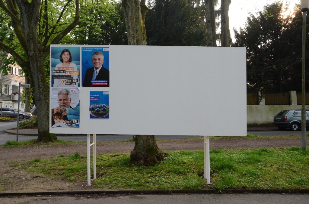 Anmerkung: Das CDU-Plakat unten wurde von einem Unbekannten teilweise entfernt, nicht vom Fotografen.